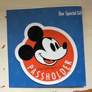 Discontinued Passholder Magnet, Disney Annual Passholder, NWT